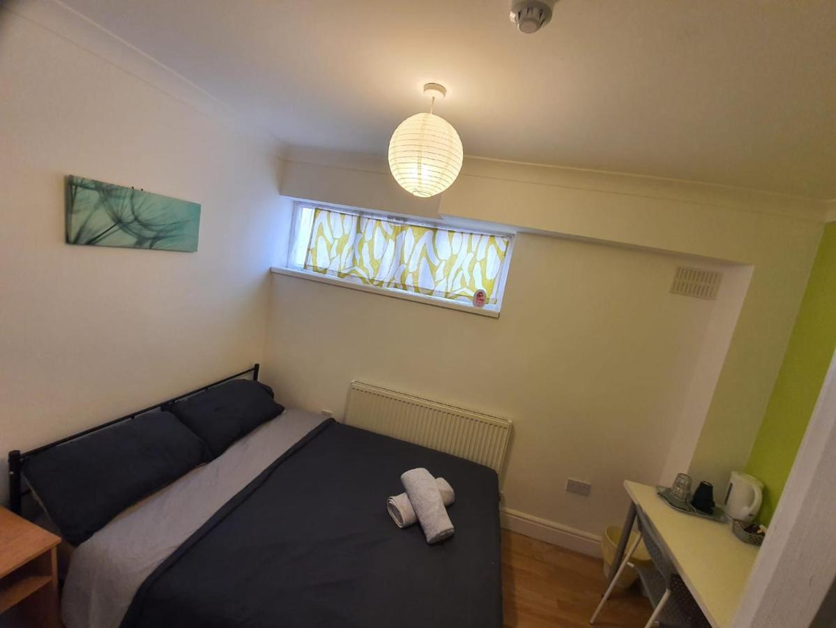 Eastwood Rooms Goodmayes ภายนอก รูปภาพ